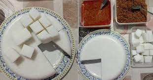 Tak perlu letak air banyak, pressure cooker kan guna teknik compress wap, jadi guna seminima mungkin untuk elak nasi impit lembik. Resepi Nasi Impit Club 1
