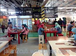 Menurut sensus malaysia 2010, johor bahru memiliki populasi sejumlah 497.067 dan merupakan kota terbesar kedua di negara malaysia serta kota paling selatan kedua di semenanjung. Tempat Menarik Di Johor Bahru Dan Tempat Makan Best Kilang Bateri Makan Dan Beli Belah Makan Angin Jalan Jalan Cuti Cuti