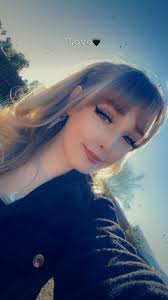 Hello everyone! I go to the University of Arizona, studying animal science  and l'm looking for babysitting, or pet sitting jobs. I've done a lot of  past babysitting with infants, and kids,