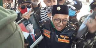 Gus nur dilaporkan karena diduga menghina nu dalam sebuah video wawancara dengan refly harun di youtube. Jne Diduga Hina Nu Penampakan Gus Nur Saat Ditangkap Di Malang Karena Diduga Diduga Hina Ustaz Adi Hidayat Dan Uas Warganet Gaungkan Hastag Andretaulanymakinsongong Blog Otolink