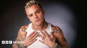 Crazy Town: Butterfly singer Shifty Shellshock dies, aged 49 - BBC News