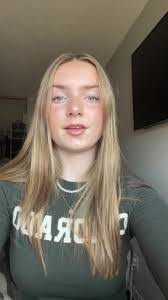 Bella Winter's Instagram, Twitter & Facebook