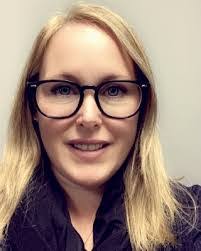 Kari Walton's Instagram, Twitter & Facebook