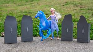 She lived in fear of hurting anyone. Frozen 2 Monolith Luminaries Win The Movie Jamonkey