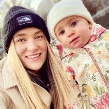 Katie Warwick (@katie_dooo)