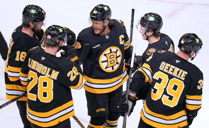 Pastrnak scores 2 goals, adds 2 assists in the Bruins' 6-1 rout of the  Mammoth :: WRAL.com