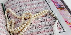 Al fatihah ayat kursi al ikhlas al falaq dan an nas ulang 3x pelindung diri pengantar tidur. 4 Manfaat Ayat Kursi Amalan Penambah Pahala Dan Pelindung Diri Merdeka Com