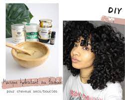 Mélanger trois cuillères à soupe de lait de coco et une cuillère à soupe d'huile de ricin. Diy Masque Hydratant Au Baobab Pour Cheveux Secs Boucles