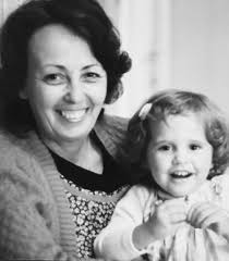 Une pensée pour ma grand-mère qui est en maison de repos.💞❤💞 Elle ne peut  plus quitter sa chambre mais elle est toujours là !! Avec le sourire en  plus!!🥰🥰🥰😁 Les conversations téléphoniques