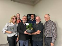 𝗕𝗼𝗻𝗻𝗲 𝗿𝗲𝘁𝗿𝗮𝗶𝘁𝗲!😊 Aujourd'hui, nous avons eu la chance de  souligner le départ à la retraite de deux personnes incroyables qui ont  dédié une bonne partie de leur carrière au Groupe RDL :