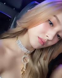 Her short hair🥺💗