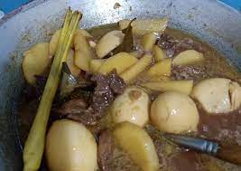 Indonesian cuisine made from beef meat with soy sauce, coconut milk, herbs and spices. Resep Semur Daging Telur Yang Lezat Sekali Resep Us