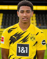 Jude bellingham dribbles the ball for borussia dortmund. Jude Bellingham