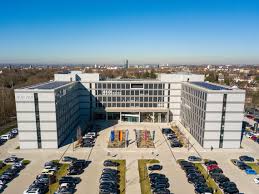 Vonovia ist ein deutsches wohnungsunternehmen mit rund 1 mio. Vonovia Rekordeinnahmen Durch Mietsteigerungen Die Linke Bezahlbare Miete Statt Fetter Rendite