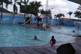 Anda ingin membangun kolam renang dan perlu informasi berapa biaya membangun kolam renang 2019 ? Kolam Renang Banyubiru Harga Tiket Masuk Spot Terbaru 2021