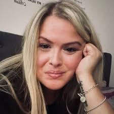 Ingrid Connell's Instagram, Twitter & Facebook