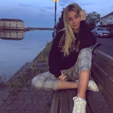 Ella Prior🦋 (@ellapriorxo)