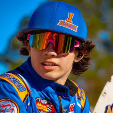 Travis Specht's Instagram, Twitter & Facebook