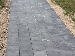 Decke bereits verlegten platten mit einer folie ab. Gehwegplatten Verlegen Diy Mit Gutem Fundament Kein Problem