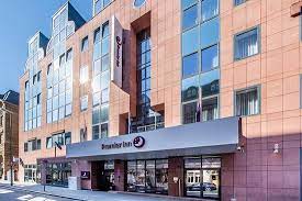 For many, frankfurt airport is europe's layover to the rest of the world — which also makes it an ideal place to hold a conference. Premier Inn Frankfurt City Centre Hotel Ab 49 5 8 Bewertungen Fotos Preisvergleich Frankfurt Am Main Tripadvisor