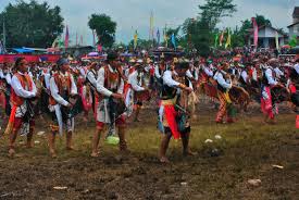 Kemudian tari saman sudah menjadi salah satu tarian daerah yang sangat begitu populer di indonesia bahkan sampai ke mancanegara. Untitled