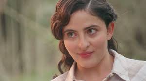 La Promessa Anticipazioni Spagnole: Vera vittima di molestie! Ecco chi  importuna la cameriera