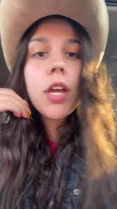 Carly Foreman's Instagram, Twitter & Facebook