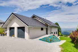 Votre projet de construction neuve doit s'adapter aux caractéristiques du terrain, et non l'inverse. Avis Maisons Et Chalets Des Alpes Coquelicot Tres Belle Maison Contemporaine Sur Terrain En Pente En Savoie