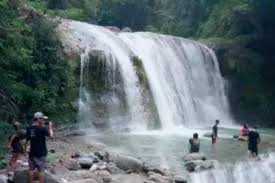 Air terjun tersebut dinamakan air terjun binangalom ada beberapa yang familiar dengan nama air biasanya biaya yang dibutuhkan untuk sewa kapal ke air terjun binangalom ini adalah sekitar rp. Air Terjun Laburan Enrekang Destinasi Yang Cocok Dikunjungi Akhir Pekan