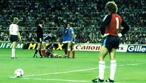 Et entre les allemands et les français, la coupe du monde 1982 raisonne comme un douloureux souvenir, surtout. France Vs Allemagne La Lachete Des Notres