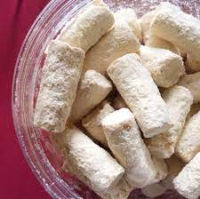 Ia merupakan sejenis kuih yang dibuat daripada tepung gandum dicampur dengan tepung beras dan tepung kelapa yang diuli buat menjadi doh dan dibentuk membentuk silinder bulat berongga. Kuih Batang Buruk Home Facebook