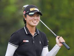 Yuka saso of the philippines hoists the us women's open trophy after winning in a sudden death playoff following the final round at the olympic club. Feature Golfer Yuka Saso To Dedicate Tokyo Games Performance To Family