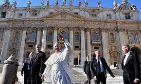 Durante los últimos 2000 años, la iglesia católica ha acumulado una inmensa fortuna. El Vaticano Dice Que La Iglesia Catolica No Dara Bendicion A Las Uniones Del Mismo Sexo Al Dia Media