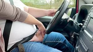 Handjob zakar kecil di dalam kereta | xHamster