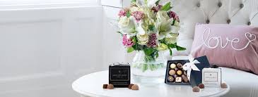 Whether you want to send chocolates and roses to your sweetheart, or a bouquet of yellow and white daisies with a card to your daughter, proflowers has a flower and gift combo for anyone. Flowers Chocolates Luxury Gift Sets Appleyard London