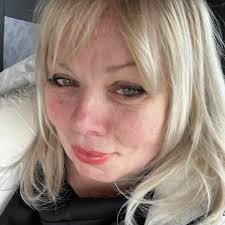 Hint Fashion Magazine