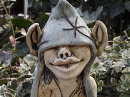 Gartenfiguren Fantasiefigur Kobold Keramik Unikat Original Kunst Ein Designerstuck Von Elfenfluestern Bei Dawanda Kunst Kobold Figur