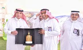 ◄ عن عبدالله بن عمر رضي الله عنه، أن النبي صلى الله عليه وسلم قال: Ù…Ø¹Ø§Ù„ÙŠ ÙˆØ²ÙŠØ± Ø§Ù„Ø´Ø¤ÙˆÙ† Ø§Ù„Ø¨Ù„Ø¯ÙŠØ© ÙˆØ§Ù„Ù‚Ø±ÙˆÙŠØ© Ø§Ù„Ù…ÙƒÙ„Ù Ø§Ù„Ø¯ÙƒØªÙˆØ± Ù…Ø§Ø¬Ø¯ Ø§Ù„Ù‚ØµØ¨ÙŠ ÙŠØ²ÙˆØ± Ø£Ù…Ø§Ù†Ø© Ø§Ù„Ø¹Ø§ØµÙ…Ø© Ø§Ù„Ù…Ù‚Ø¯Ø³Ø© Ùˆ ÙŠØ¯Ø´Ù† Ø®Ø¯Ù…Ø© Ø¥ØµØ¯Ø§Ø± Ø±Ø®Øµ Ø§Ù„Ù…Ø¨Ø§Ù†ÙŠ Ø§Ù„Ø³Ø±ÙŠØ¹Ø© ØµØ­ÙŠÙØ© Ø§Ù„ÙƒØ³Ø± Ø§Ù„Ø¥Ù„ÙƒØªØ±ÙˆÙ†ÙŠØ©