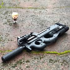 The fn p90, also known as the fn project 1990 pdws, is a compact submachine gun designed and manufactured by fn herstal in belgium. Fn P90 Ognestrelnoe Oruzhie Oruzhie