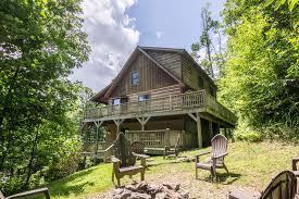 Kick back and enjoy it all with man's best friend at the very best of our selection of boone, nc cabin rentals! 2 Cubs Cabin Blowing Rock 4 Bedroom Pet Friendly Place To Stay On Vacation 69396 Find Rentals