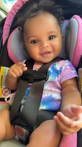 Can someone edit the car seat buckle out of this picture of my daughter?