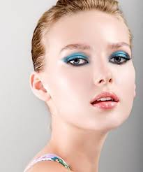 makeup for pale skin green eyes cat