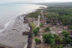 Merenggut nyawa lebih dari 430 orang dan menimbulkan kerusakan infrastruktur di wilayah pesisir. Begini Kronologi Tsunami Di Selat Sunda Menurut Bmkg