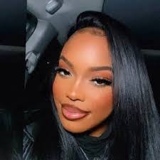 Shelby Hyde's Instagram, Twitter & Facebook