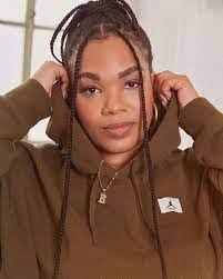 Vivian Maxwell's Instagram, Twitter & Facebook