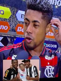 FRED, BONITO!" 🇭🇺⚽️ Inesquecível primeiro gol do ídolo tricolor,  @fredguedes9 , em #flaflu . Com direito a fatiada do @deco_official . 2012,  Brasileirão, um dos duelos que marcou o centenário do clássico