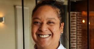 Tragedia e panico al luna park in Francia: una ragazza viene scaraventata  in aria da una giostra