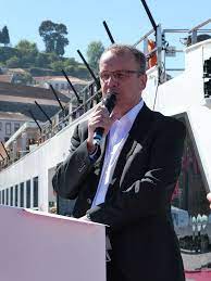 Manuel pedro correia de oliveira marques (setúbal, 9 de maio de 1975) é um ator português. Yvonne Catterfeld Tauft Die A Rosa Alva