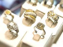 Most people think that white gold has more value than yellow gold, but that is not true. Differences Between White Gold Vs Yellow Gold Which Is Better