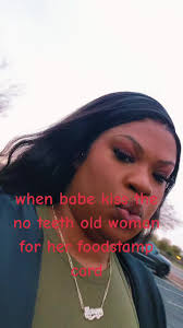 Mujer Madura Se Besa Con Hombre Sin Dientes